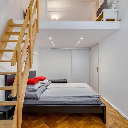 Apartment Little Cola In Dohany Street With Ac *